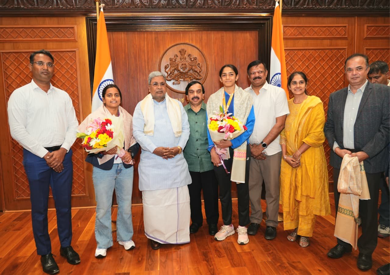 ಏಷ್ಯನ್ ಬ್ಯಾಡ್ಮಿಂಟನ್ ಬೆಳ್ಳಿ ವಿಜೇತ ಲಕ್ಷ್ಯ ರಾಜೇಶ್‌ಗೆ CM ಅಭಿನಂದನೆ.