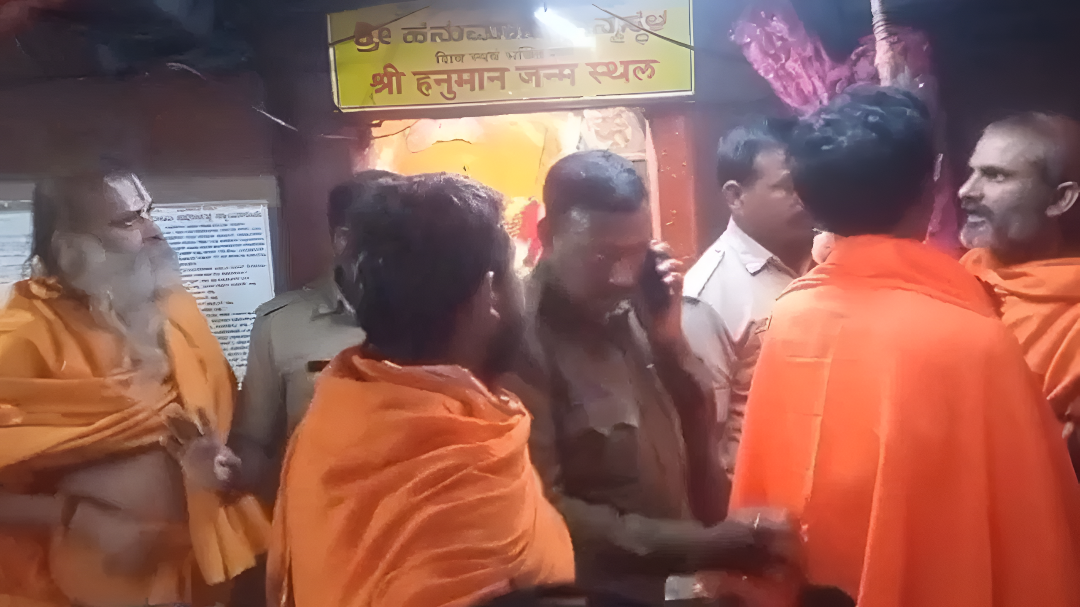 ಹನುಮಂತನ ಪೂಜೆಗೆ ಕಿತ್ತಾಟ.