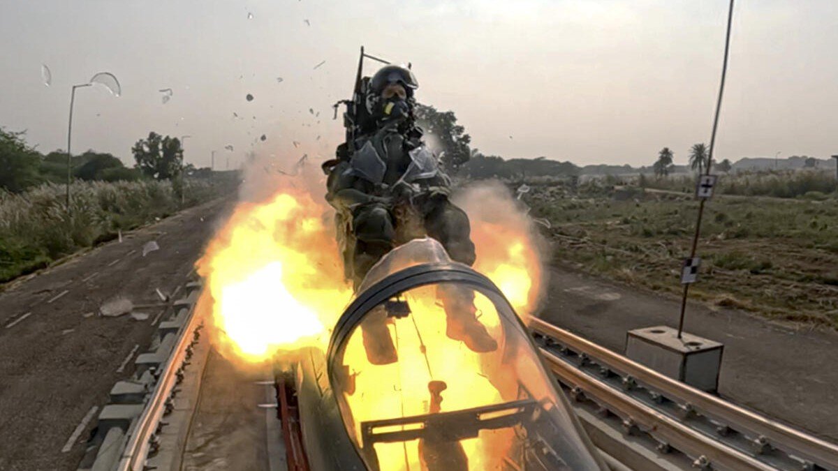 ಫೈಟರ್ ಜೆಟ್ ಎಸ್ಕೇಪ್ ಸಿಸ್ಟಂ ಪರೀಕ್ಷೆಯಲ್ಲಿ ಭಾರತದ ಐತಿಹಾಸಿಕ ಸಾಧನೆ.