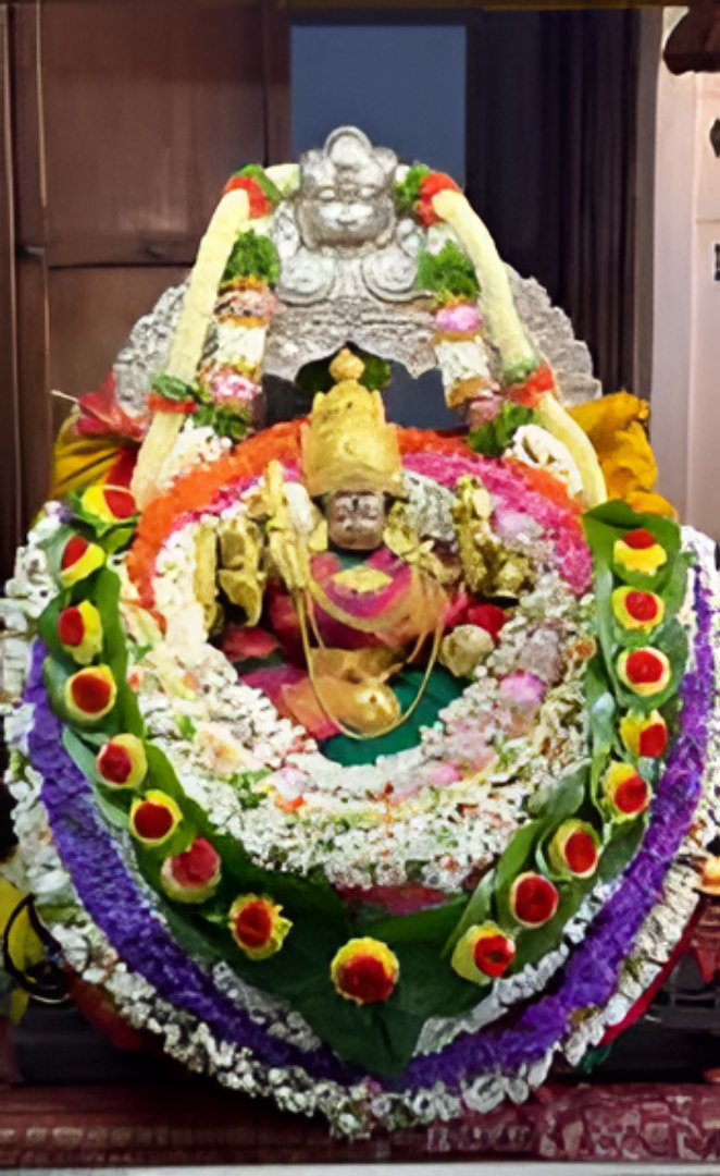 ನಾಡ ದೇವತೆ ಚಾಮುಂಡೇಶ್ವರಿಗೆ ವಿಶೇಷ ಅಲಂಕಾರ.
