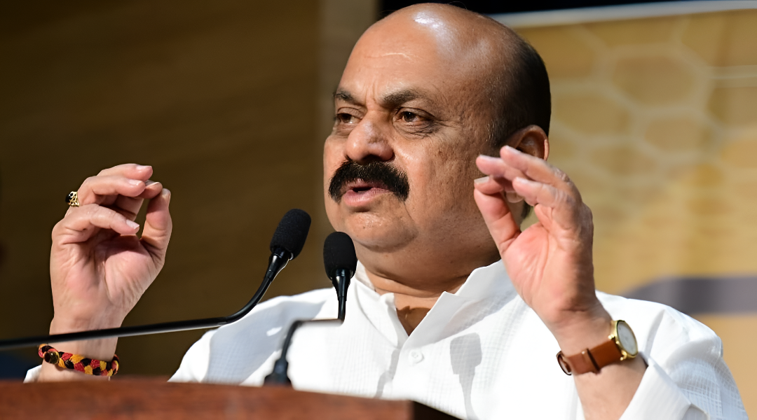 ಕನ್ನಡ ಶಾಲೆ ಮುಚ್ಚುವುದನ್ನು ಖಂಡಿಸಿದ ಮಾಜಿ CM ಬೊಮ್ಮಾಯಿ.