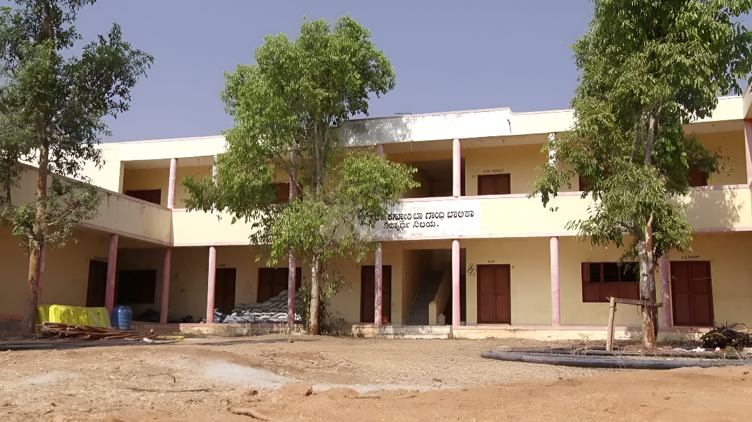 ತುಮಕೂರಿನ ಬಾಲಕಿಯರ ವಸತಿ ನಿಲಯ 8 ವರ್ಷ ಖಾಲಿ.