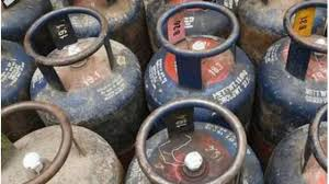 LPG ಸಿಲಿಂಡರ್ ಕೊರತೆ: ರಾಜ್ಯದಲ್ಲಿ ಆತಂಕ, ಕೇಂದ್ರದಿಂದ ಭರವಸೆ