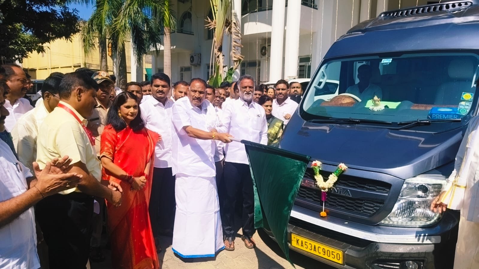 Hassanamba ದೇವಿ ದರ್ಶನಕ್ಕೆ ವಿಶೇಷ Paquete turístico: 10 ಪ್ರವಾಸ ಮಾರ್ಗಗಳಿಗೆ ಸಚಿವ Shivalingegowda ಚಾಲನೆ..!
