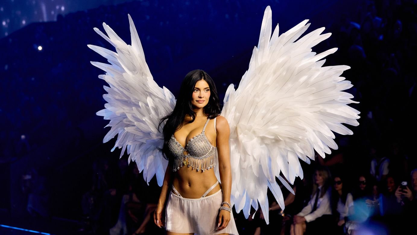 kylie-jenner-diamond-fantasy-bra-victorias-secret-2026